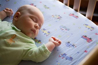 Нормальный <a href='http://www.raut.ru/article/nashi_snovidenija.html' _fcksavedurl='http://www.raut.ru/article/nashi_snovidenija.html'>сон</a> младенца